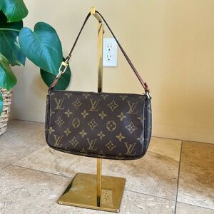 SOLD!!!!!! Louis Vuitton Pochette Accessoires